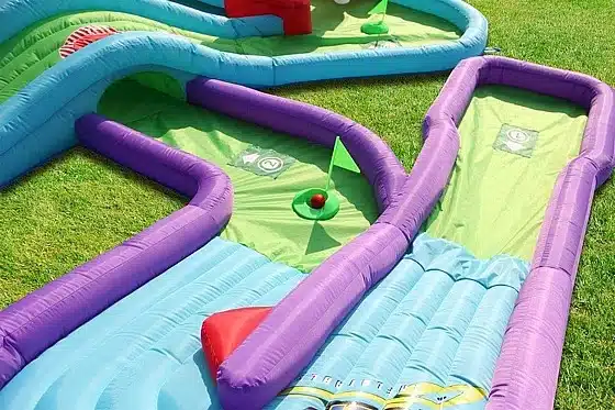 מתנפח מיני גולף - Happy Hop | מק״ט 9923 | 3.7×3.03 מ׳ – תמונה 2
